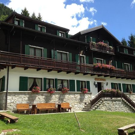 Casa Alpina Don Guanella Bed and Breakfast Macugnaga Εξωτερικό φωτογραφία