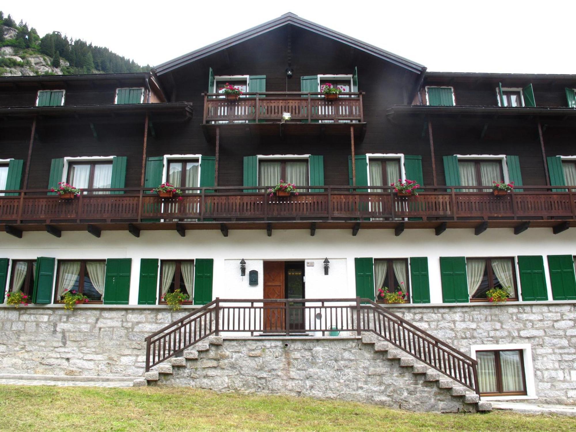 Casa Alpina Don Guanella Bed and Breakfast Macugnaga Εξωτερικό φωτογραφία